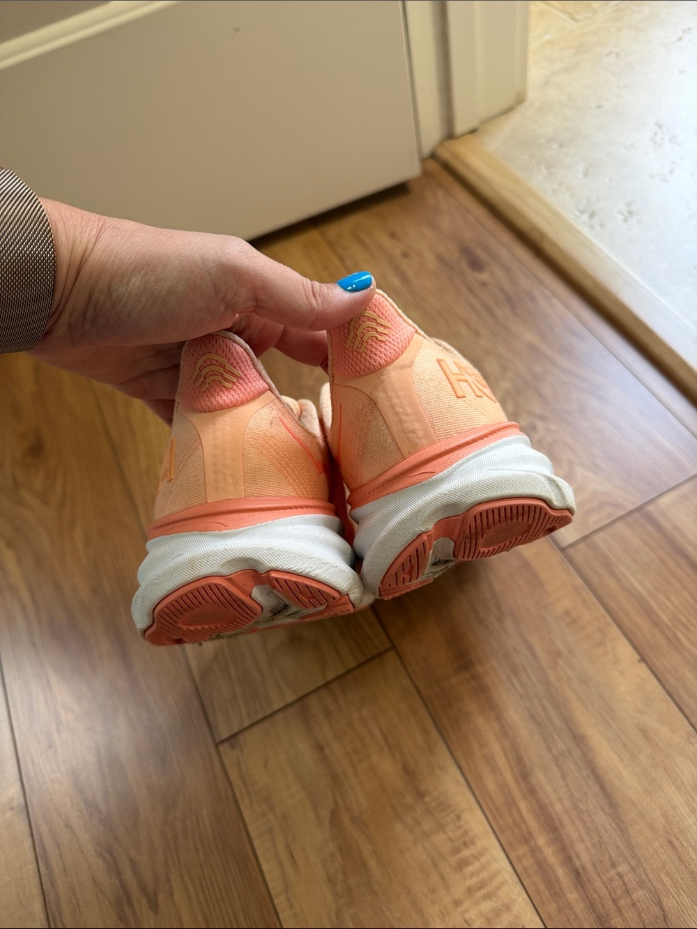 Hoka Women's Clifton 9 Peach/Coral Cushioned Running Sneakers - Picture 5 of 7